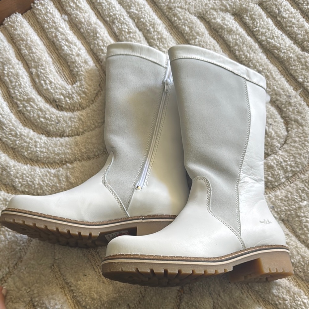 Stylish White Women's Boots